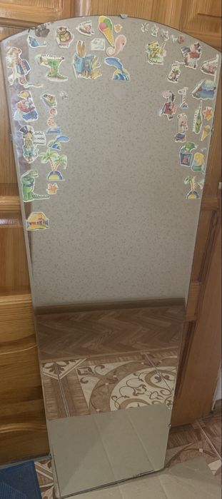 Зеркало настенное.