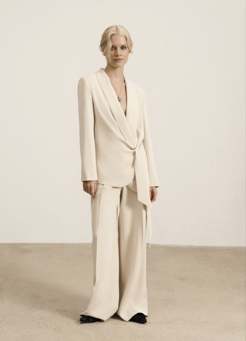 Двойка,пиджак с расклешенные брюки