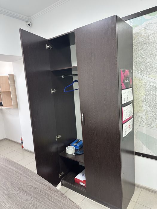 Продаеться комплект для офиса