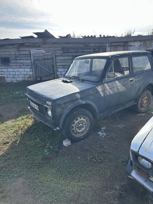 Продам ниву  на ходу срочно