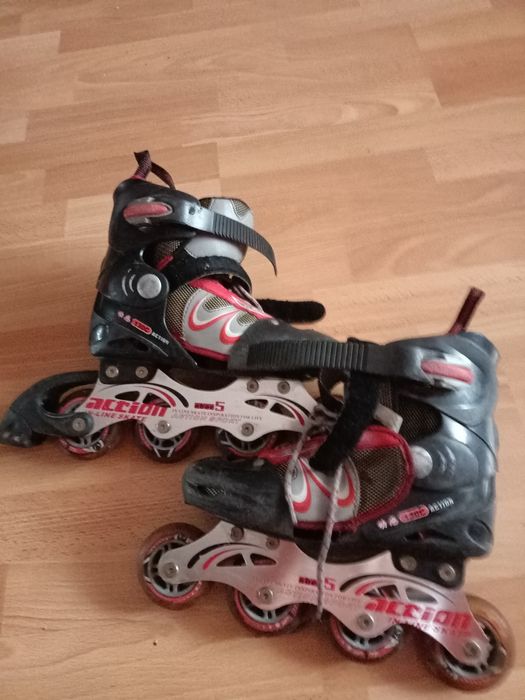 Роликивые коньки