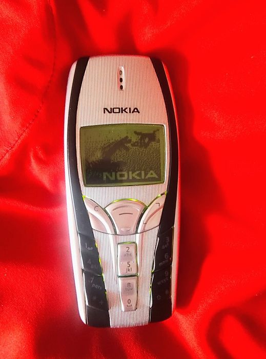 Nokia 3310 ( decodat, carcasă nouă)