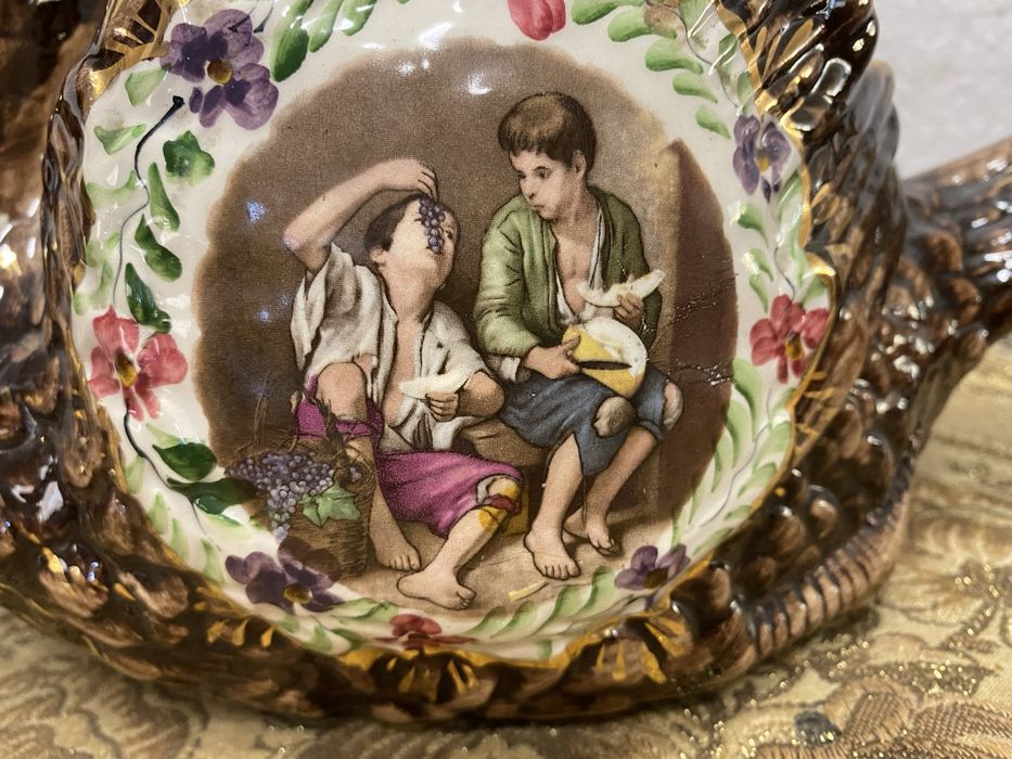 Белгийска кашпа от порцелан лебед