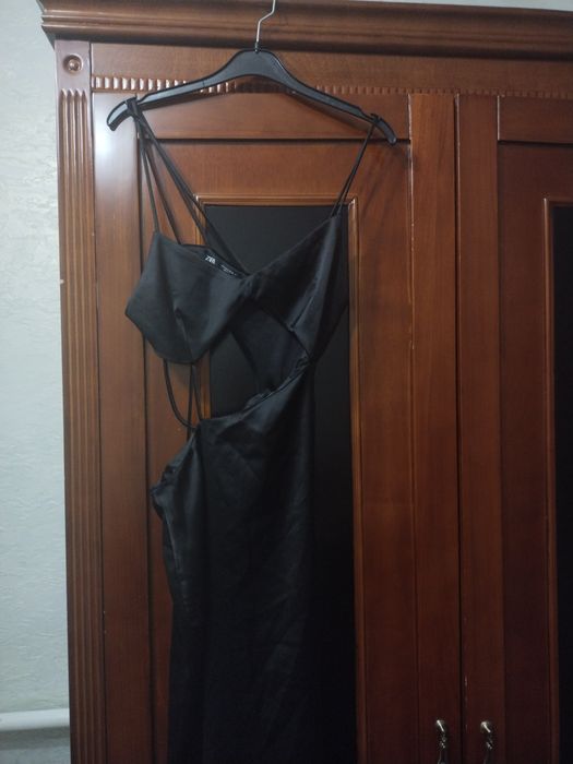 Продам чёрное красивое платье ZARA