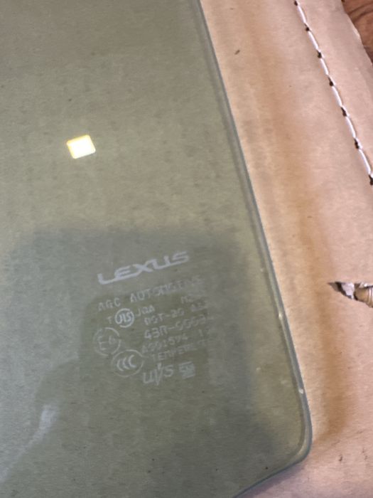 Стекло задней левой двери Lexus Rx