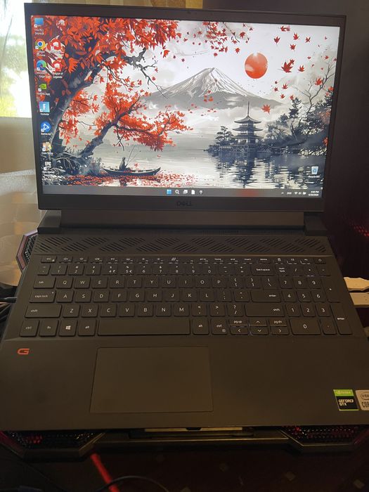 Геймърски лаптоп Dell