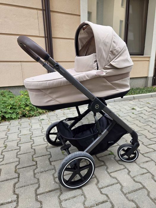 Здравейте продавам много малко ползвана бебешка количка.