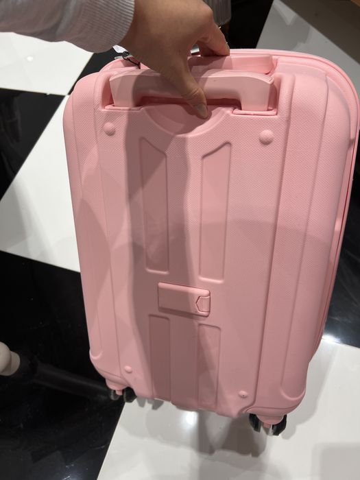 Чемодан новый с биркой