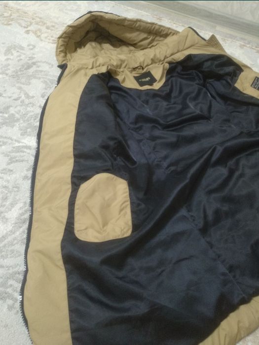 Продам 2 зимнии куртки с капюшоном