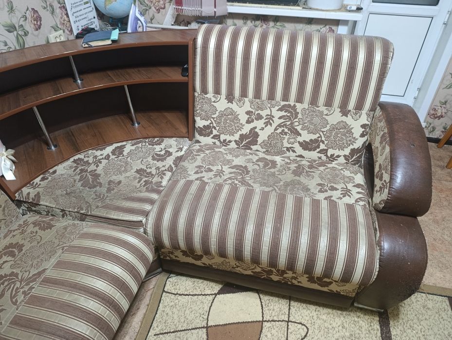 Диван угловой бу..