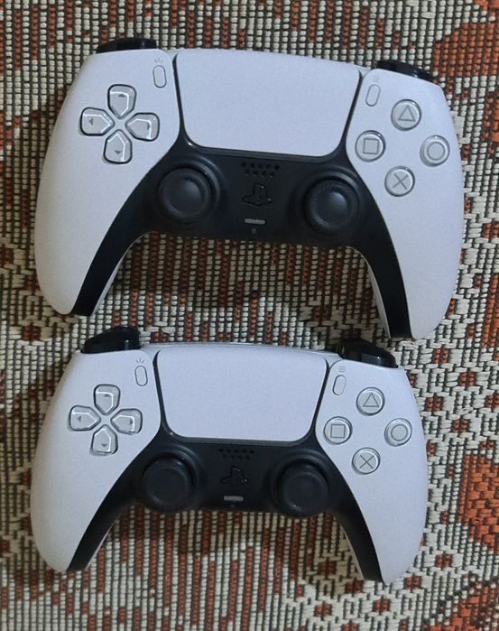 PS5 Diskavodlik  EURO CFI-1216 A  2 ta pult