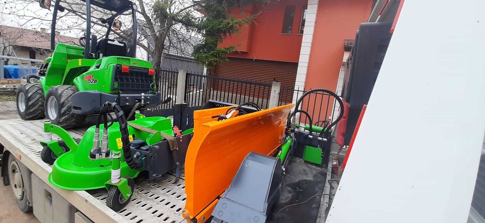 Мини челен товарач AVANT 528/5 Приставки/Отлично Състояние!!!