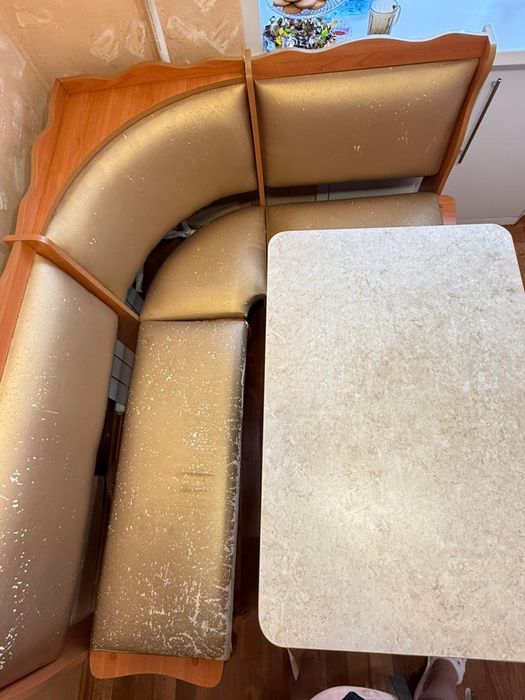 Продается кухонный угловой диван