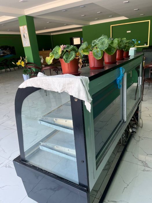 Vitrina xoladelnik