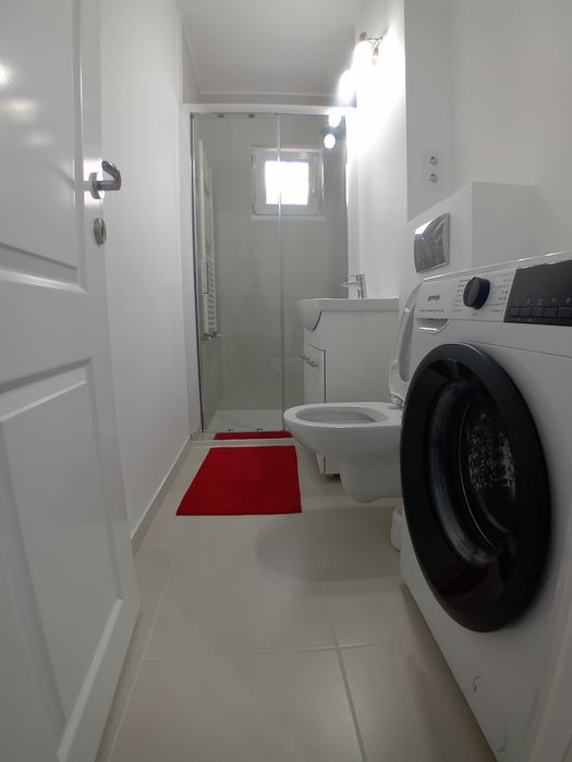 Inchiriez apartament cu doua camere semicentral, zona Nova Vita, Top Med