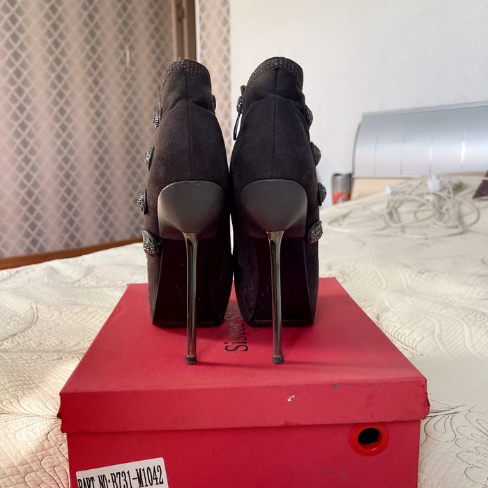 Продается батильоны и туфли