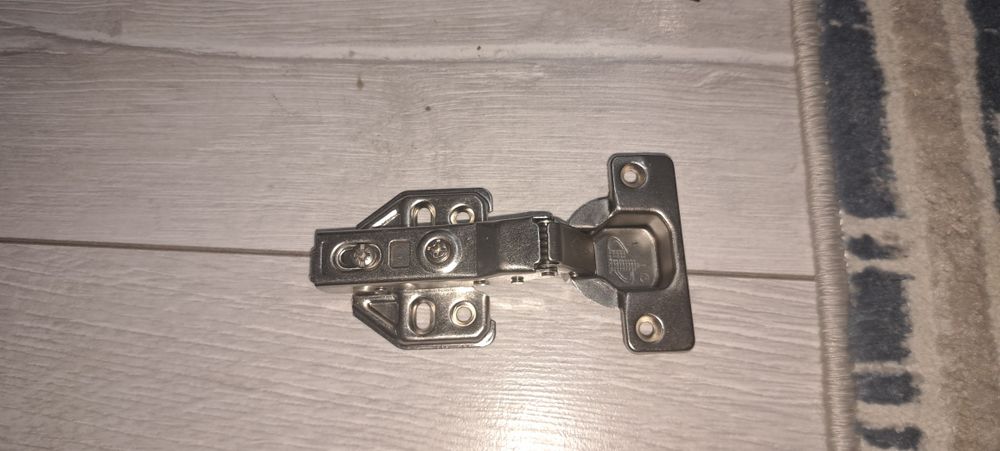 Мебелный фурнитура