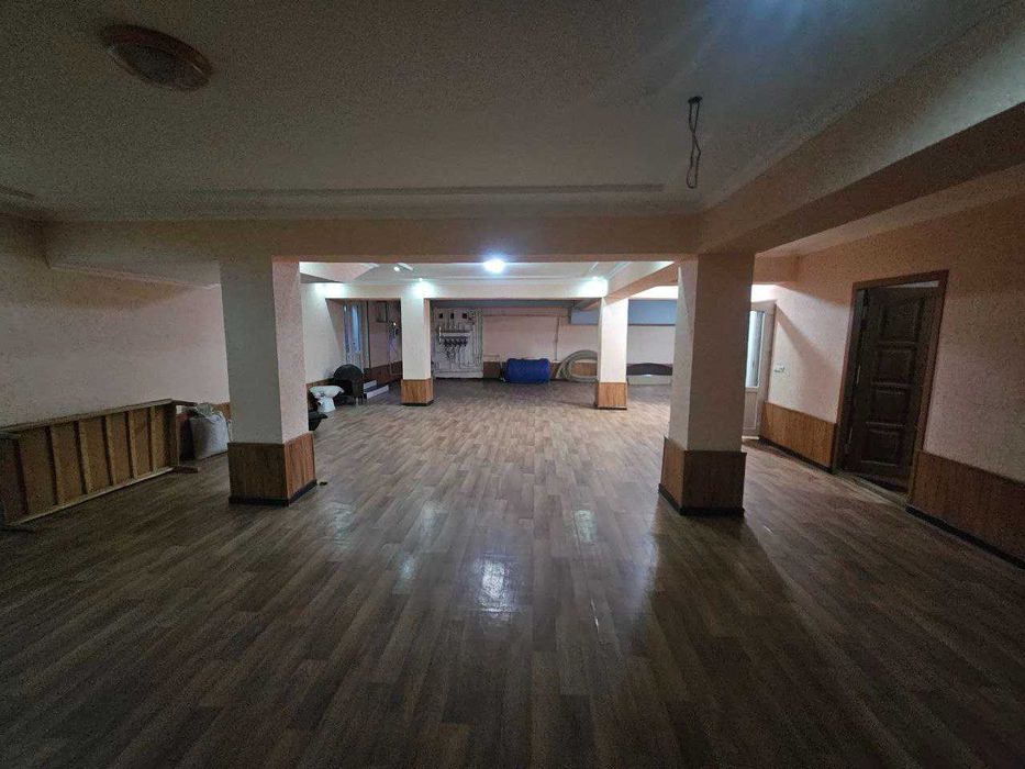 Сергели.Махалля Юкори Дархан.6сотихда 12хонали зор уй сотаман .