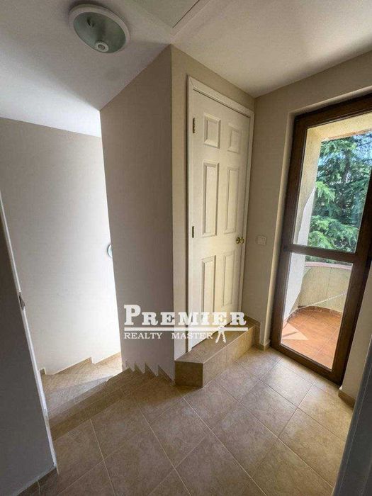 Продава се напълно оборудвана и обзаведена двуетажна къща