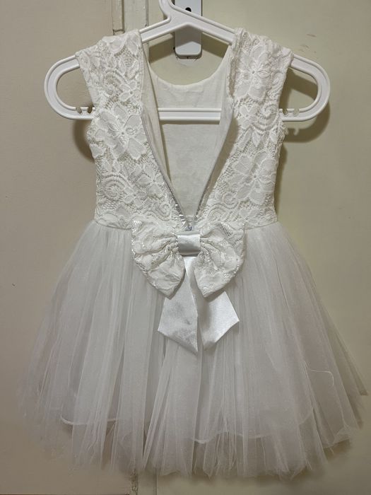 Бяла официална рокля