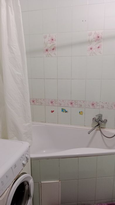 Сдаётся 2-ком. кв. В центре.