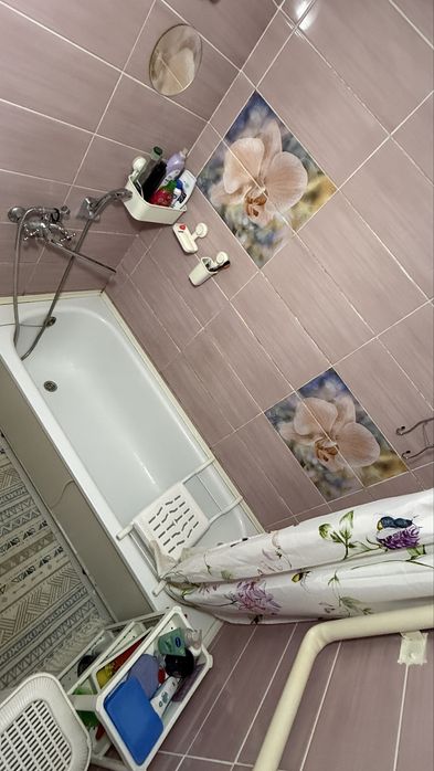 Продается пятикомнатная квартира.