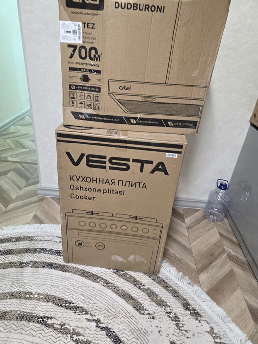 Новая вытяжка Artel  и кухонная плита Vesta