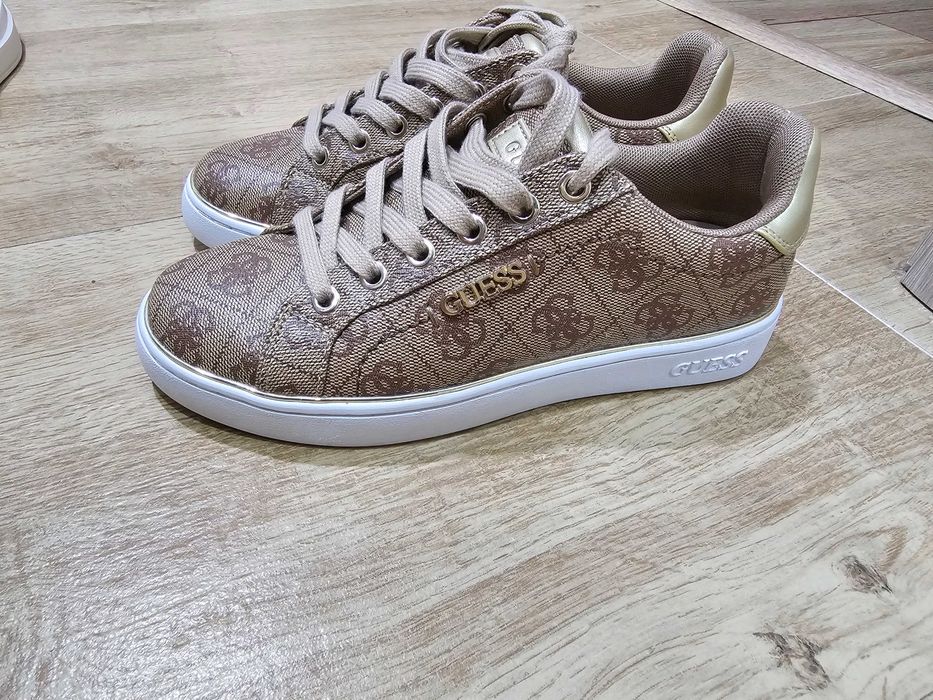 Дамски кецове Guess