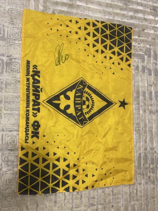 Флаг кайрата с автогрофом аршавина