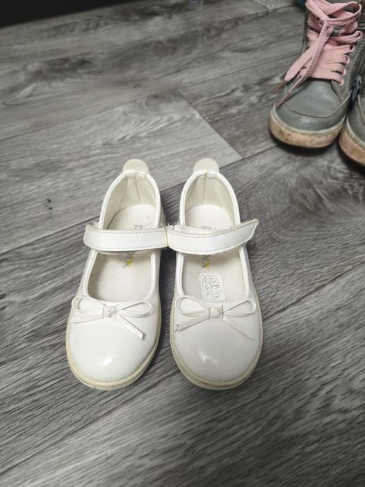 Продам детские туфли