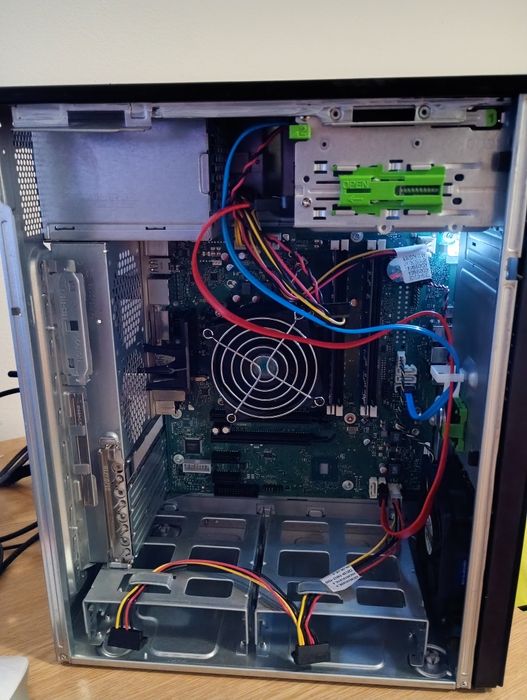 Vând PC calculator Fujitsu P757, i5 7400 3.0 Ghz, 8gb Ddr4, Ssd 250 GB