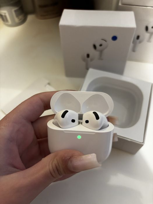 AirPods 4 (1 pachete pe stoc)