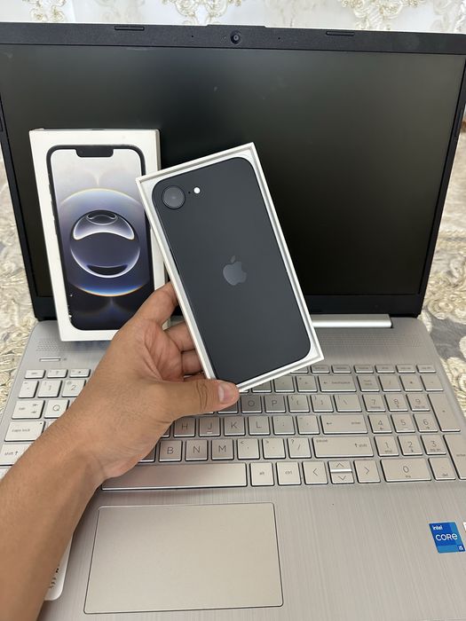 Iphone 16 E.   .