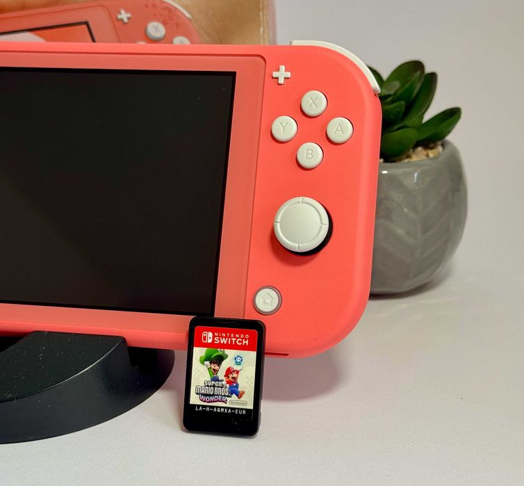 Nintendo Switch Lite Coral (Корал/Розов) + Super Mario Bros. Wonder | КАТО НОВО!