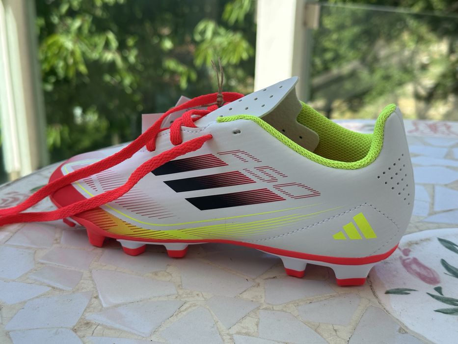 Професионални Бутонки за футбол размер 35 , 21 см