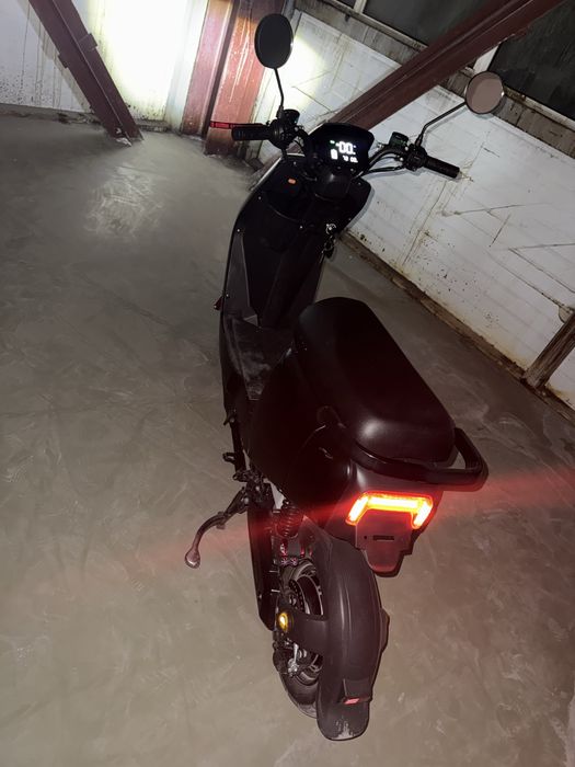 Srochna Elektoroskuter sotiladi