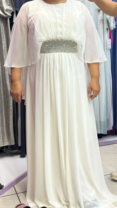 Платье белого цвета