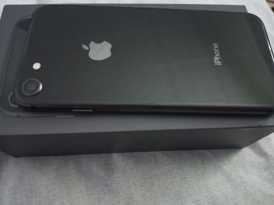 Обменяю айфон 8 64гб