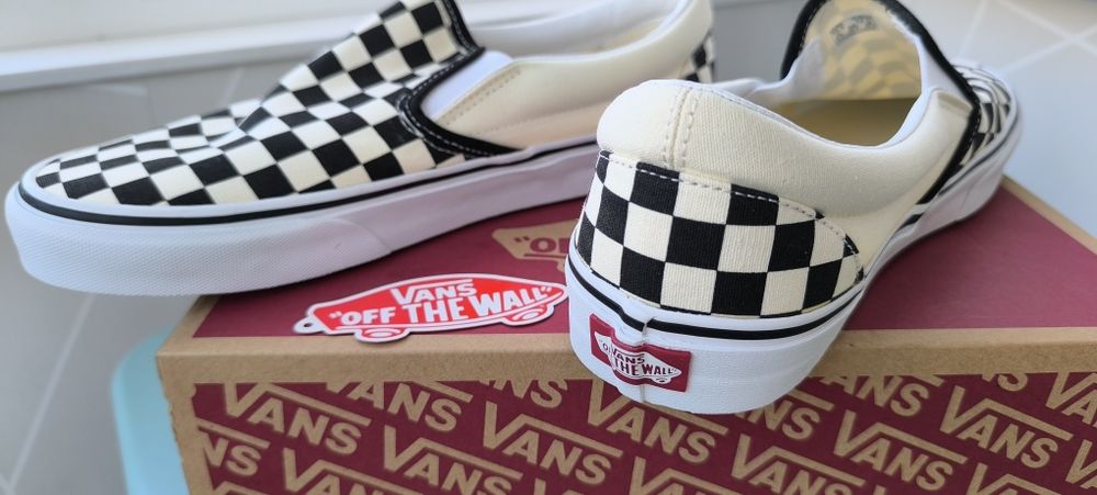 Teniși Vans Slip-On material textil, măsura 44, noi nouți, nepurtati.