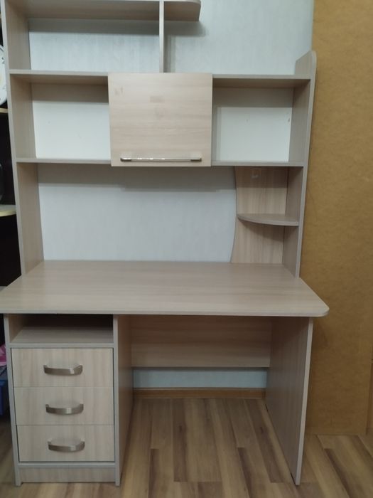 Столик компьютерный