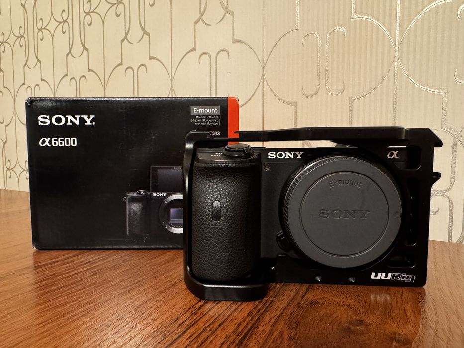 Продам Фотоаппарат Sony 6600