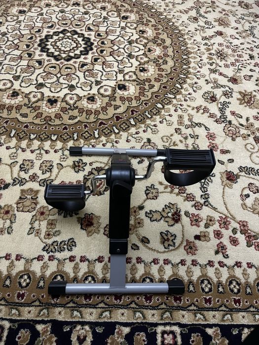 Велотренажер для ног