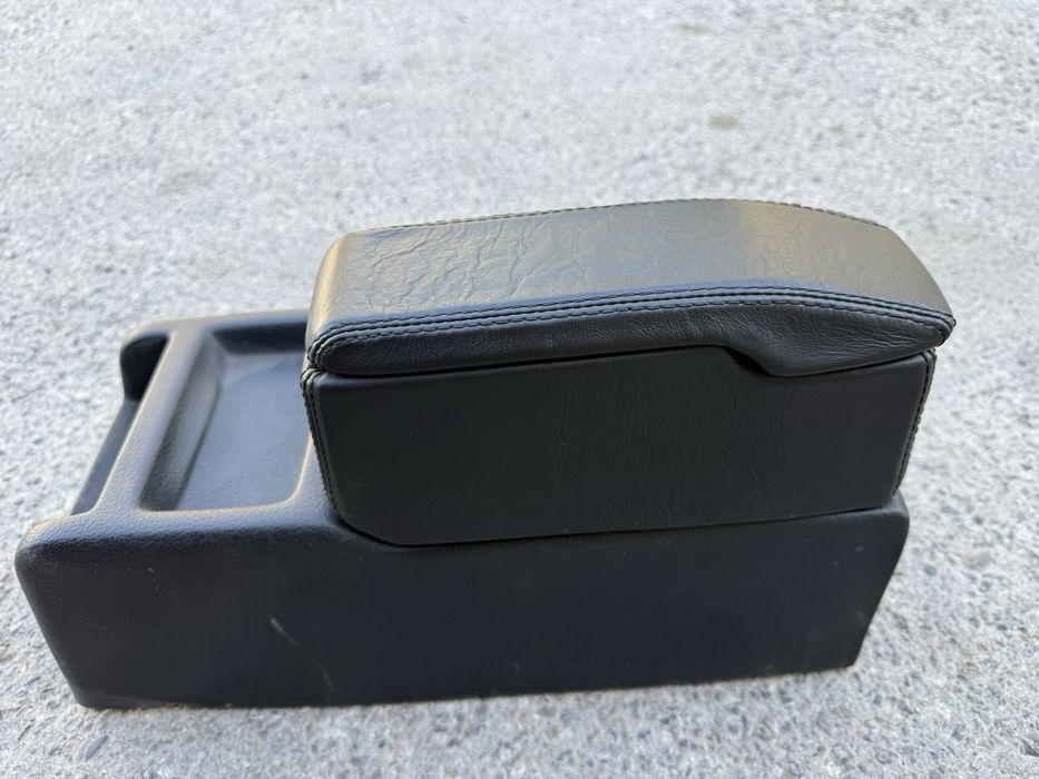 Оригинальный подлакотник cd box на БМВ Е32 Е34