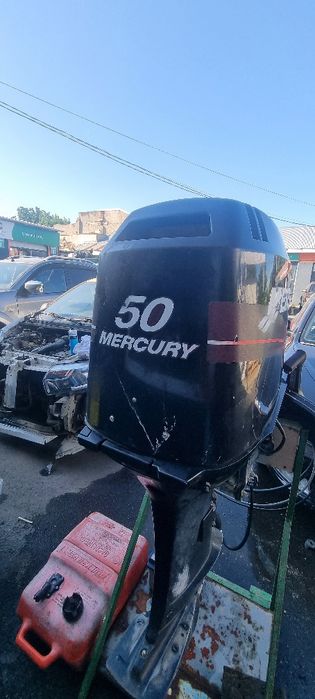 Vând motor Mercury