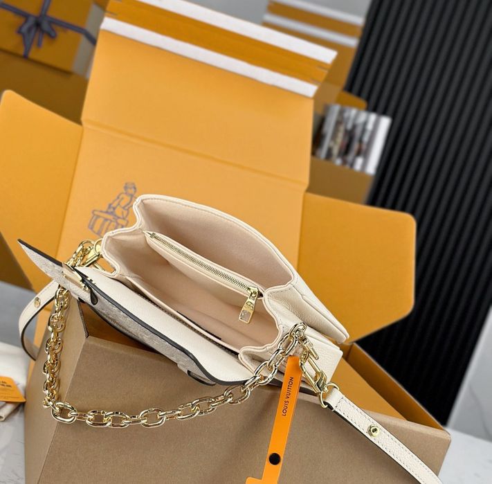 Geanta Louis Vuitton Metis, tip Premium