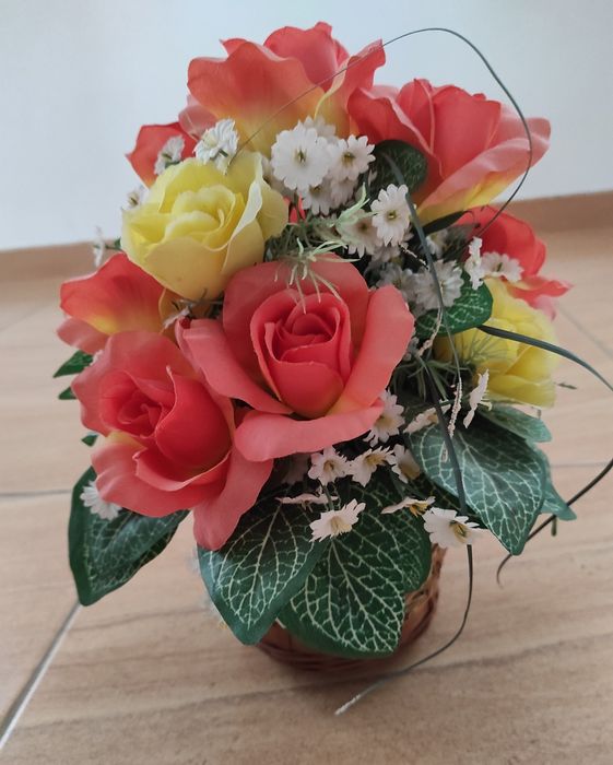 Cos cu flori artificiale 30 cm