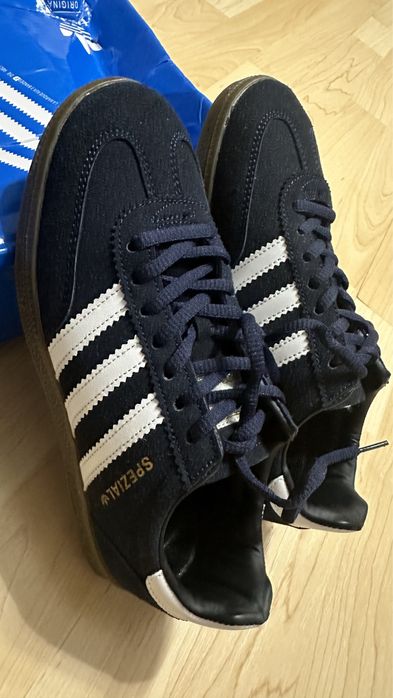 Продам кроссовки адидас