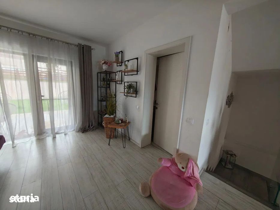 Duplex de vanzare de 140mp , teren 365mp zona : Floresti Narciselor