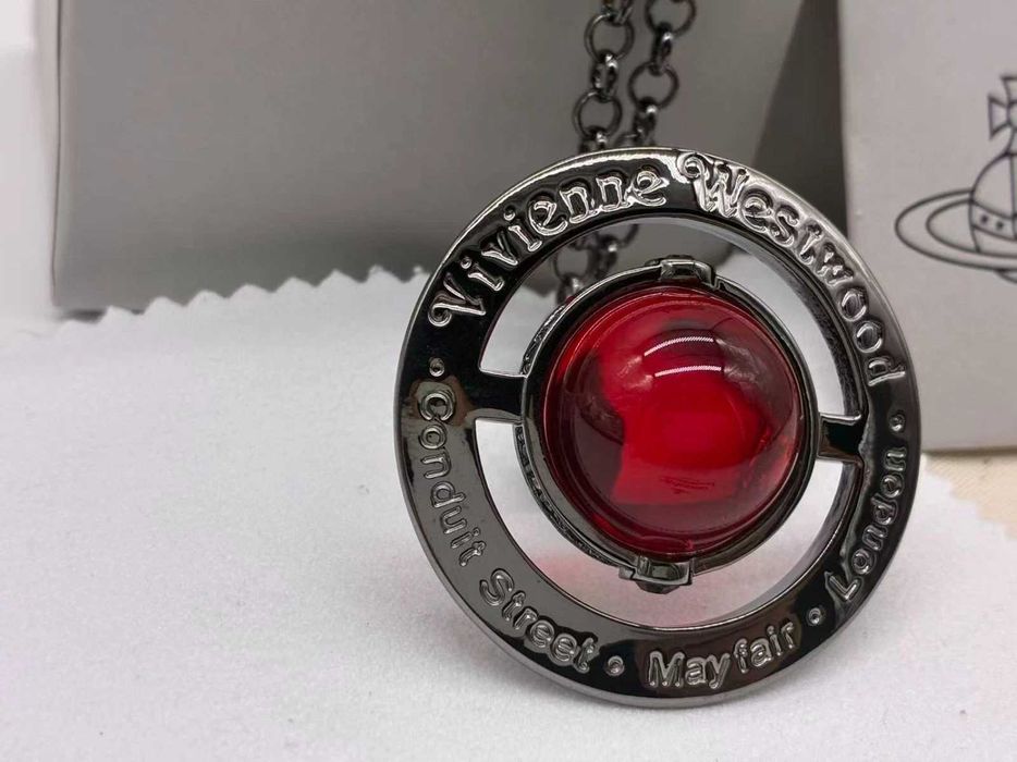 Vivienne Westwood кoлиe