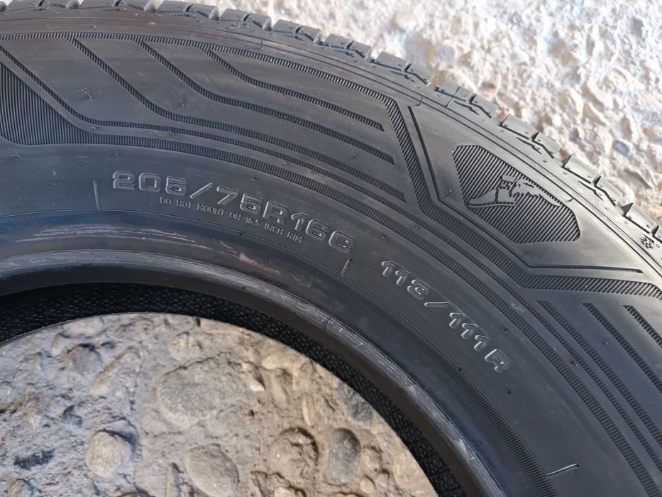 Нови бусови гуми 205/75 R16C Goodyear Cargo 4Seasons 113/111R XL